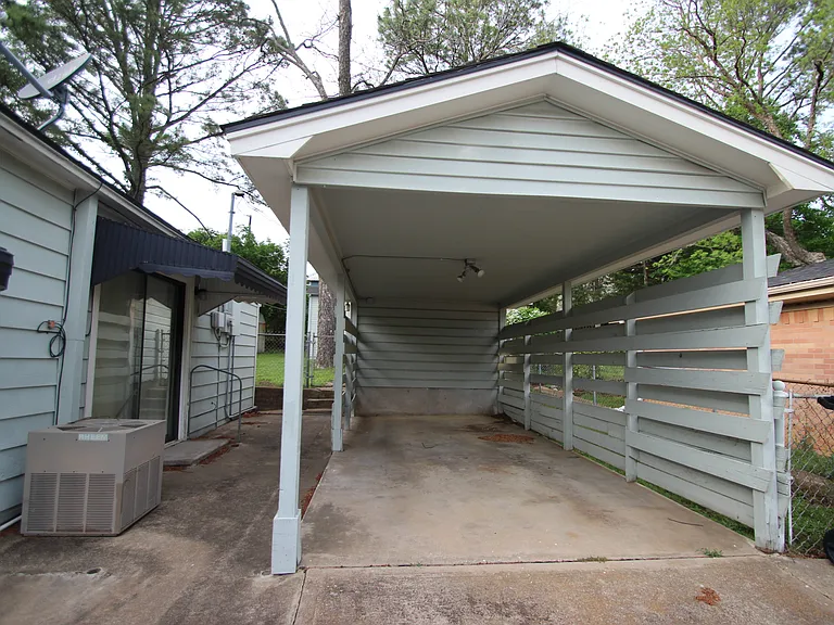 1415 W Crawford St — Photo 30