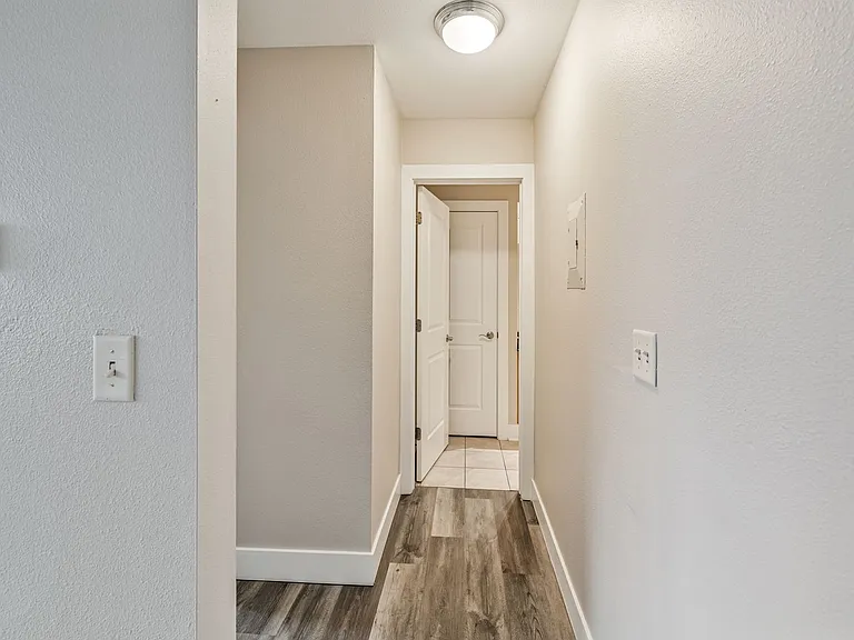 2121 N Cambridge Ave #108 — Photo 12