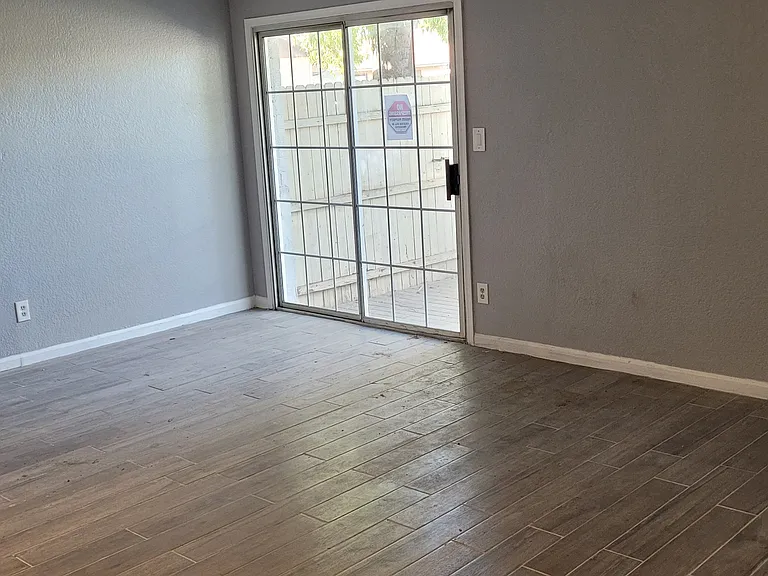 541 S Olive — Photo 3