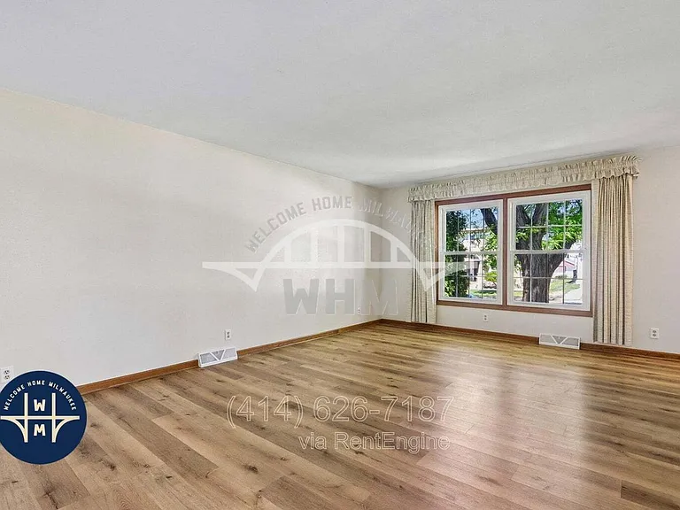 3559 S 33rd St — Photo 2
