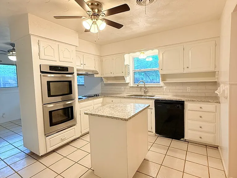 612 Hillview Dr — Photo 1