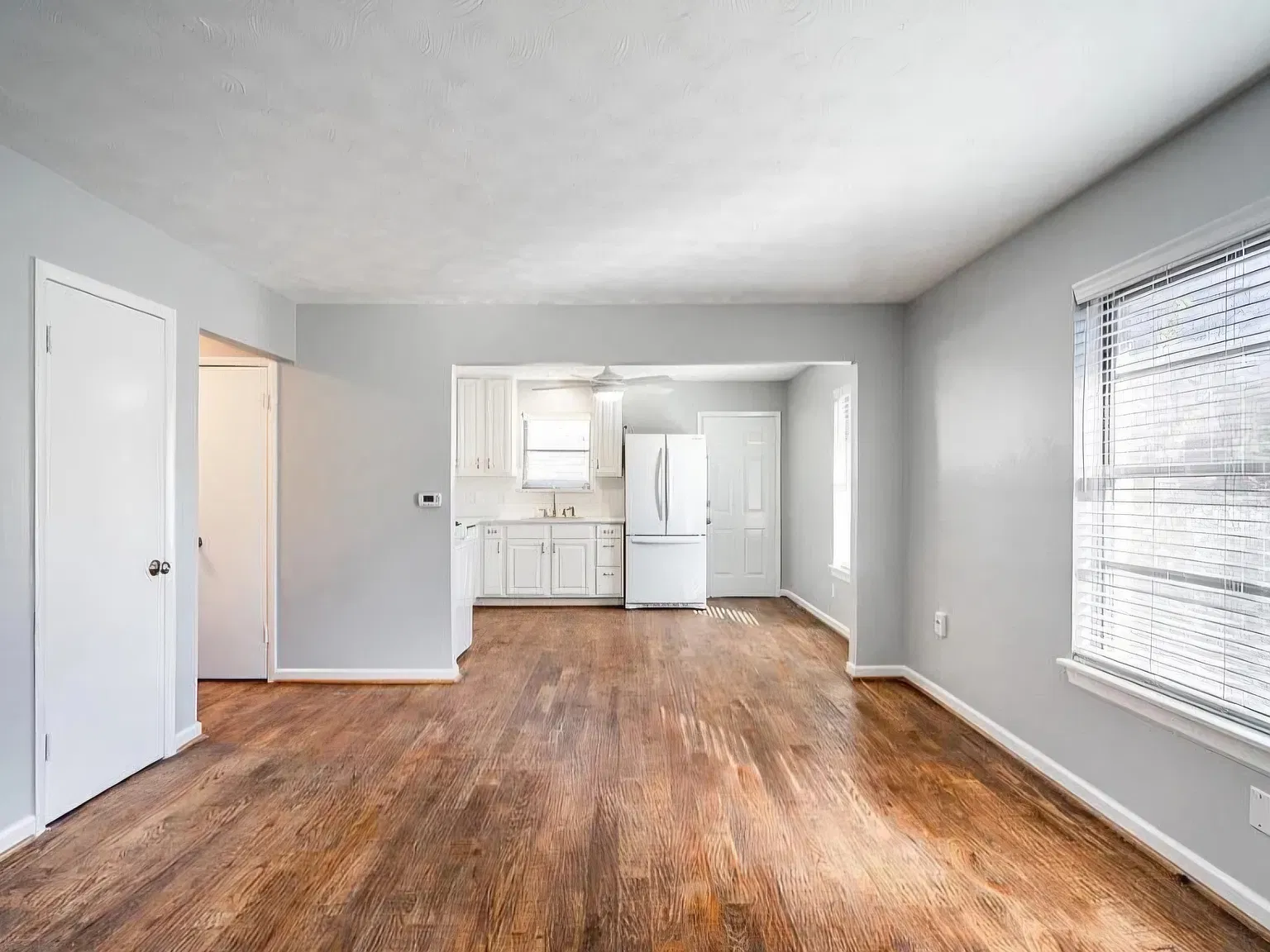 2 bed, 880 sqft, $1,600 — Photo 2