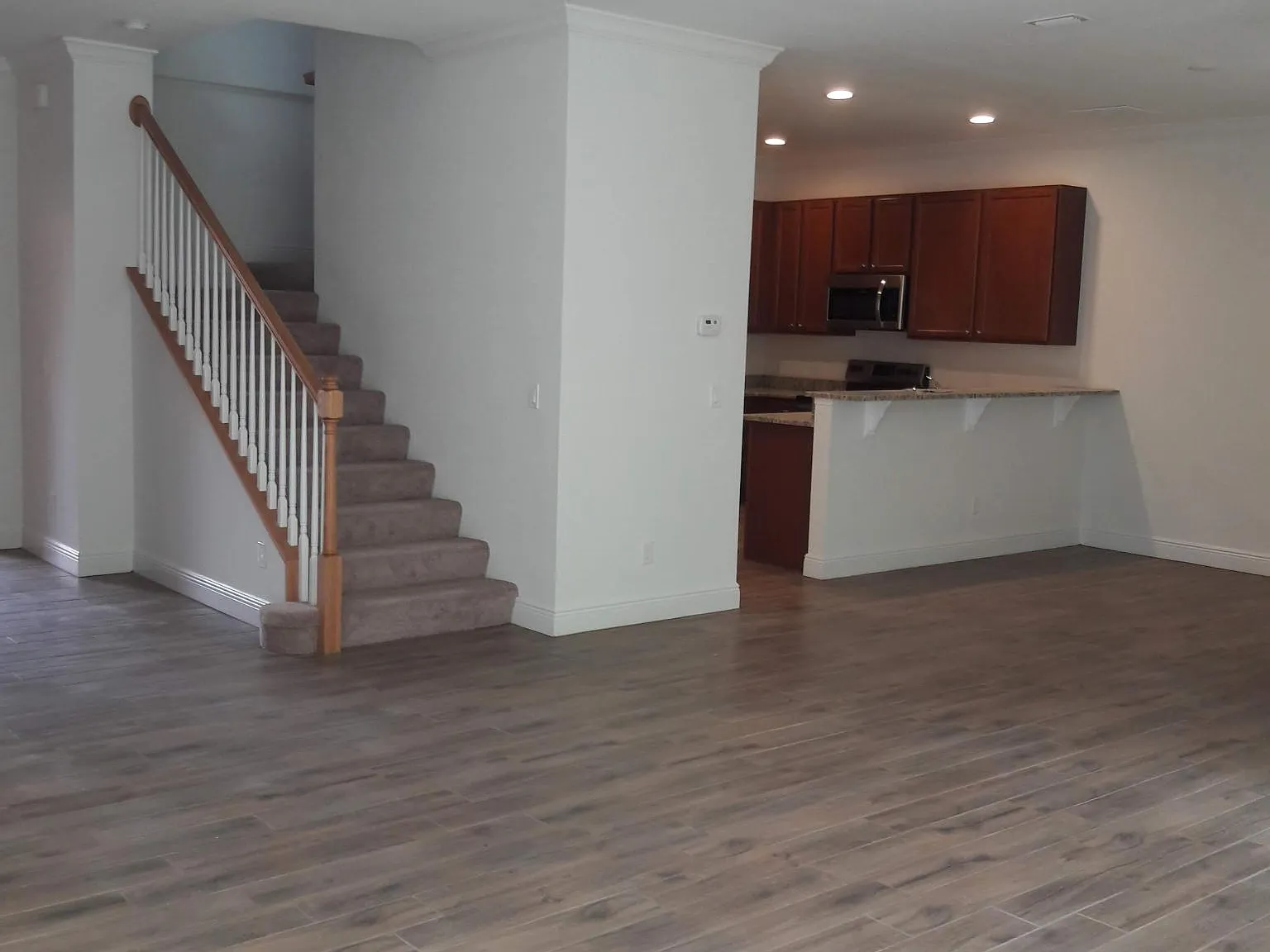 3 bed, 2.5 bath, 2112 sqft, $2,200 — Photo 3