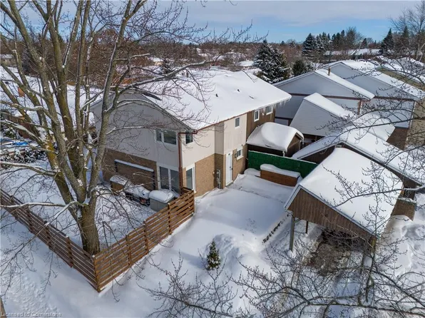 14 Lampman Ln, Barrie, ON L4N 5A9