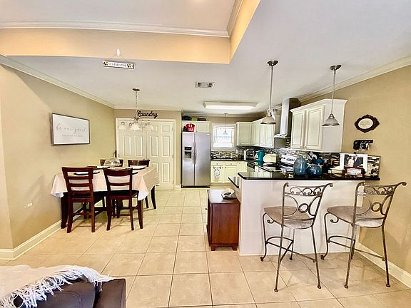 Kitchen/Dining area
