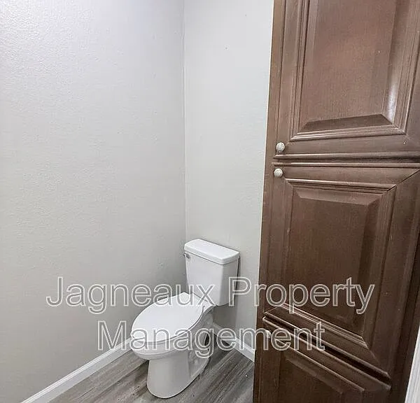 816 Shady Ln — Photo 18