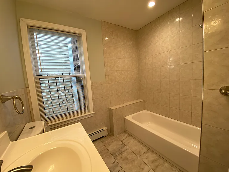 20 Rockwell St #1 — Photo 6