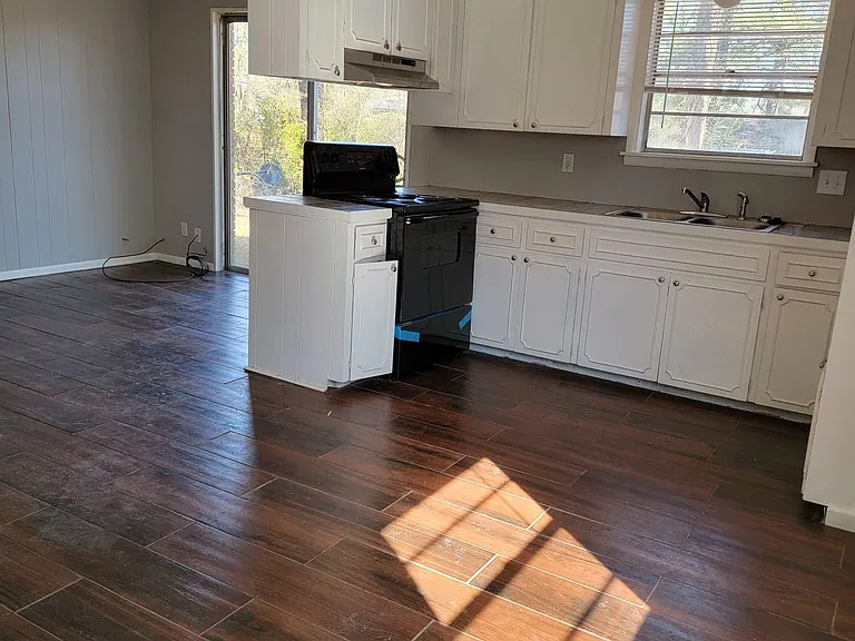 5800 Liberty Cv — Photo 3