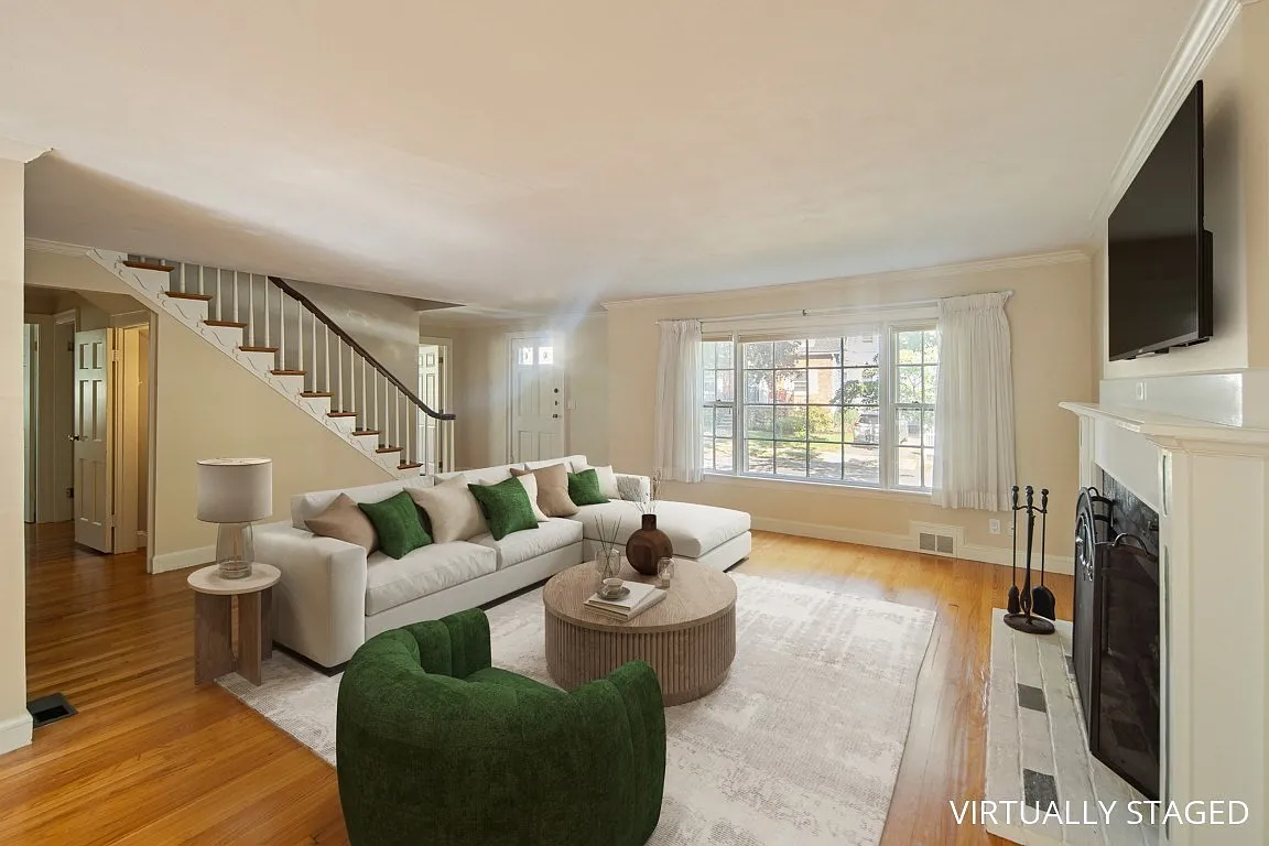 4 bed, 2.5 bath, 2089 sqft, $6,250 — Photo 2