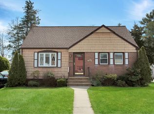 1624 Barbara Ln, East Meadow, NY 11554