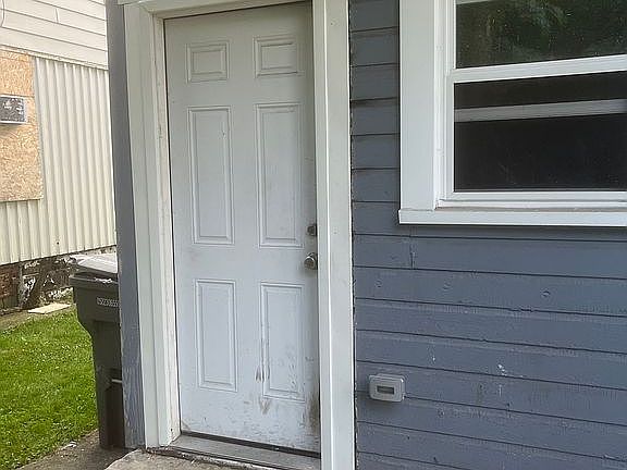 2nd image of 301 S Jackson St