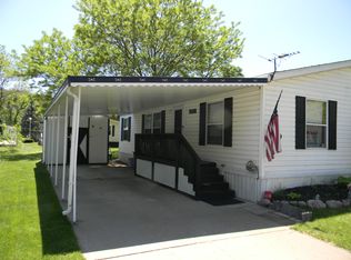 3059 Bay View Dr, Fenton, MI 48430