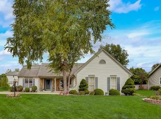 8312 S Woodridge Dr, Oak Creek, WI 53154