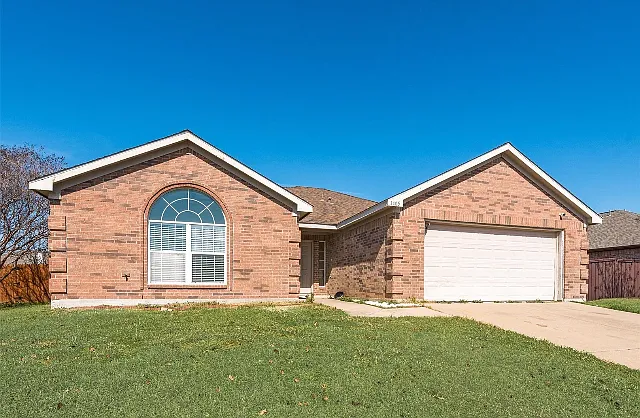 4 bed, 2.0 bath, 1459 sqft, $2,600 — Photo 3