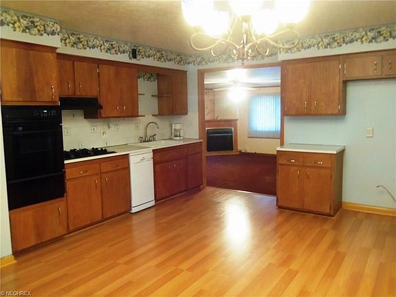 3rd image of 7716 Barton Hill Dr