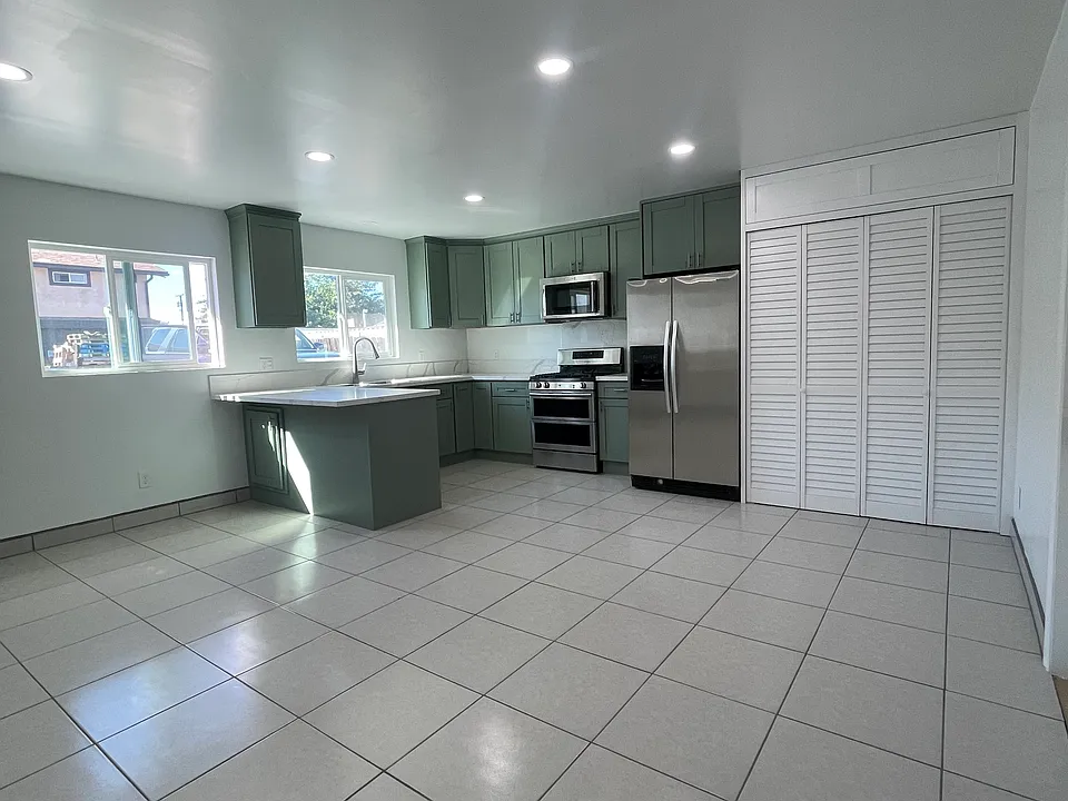 1207-9 Lyons Ln