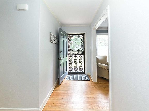 4th image of 4208 Woodcrest Dr