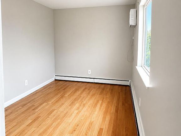 5th image of 2729 Queen City Ave
