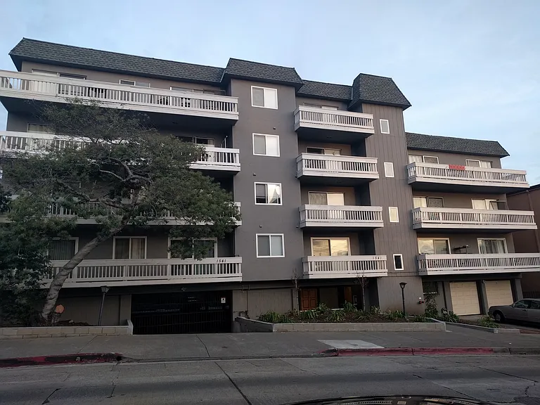 1541 Oxford Street — Photo 10