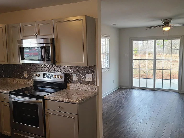131 John Carl Dr — Photo 2