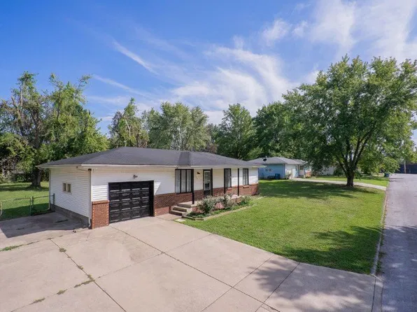 706 Spruce St, Nixa, MO 65714