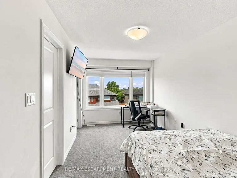 4870 Connor Dr — Photo 17