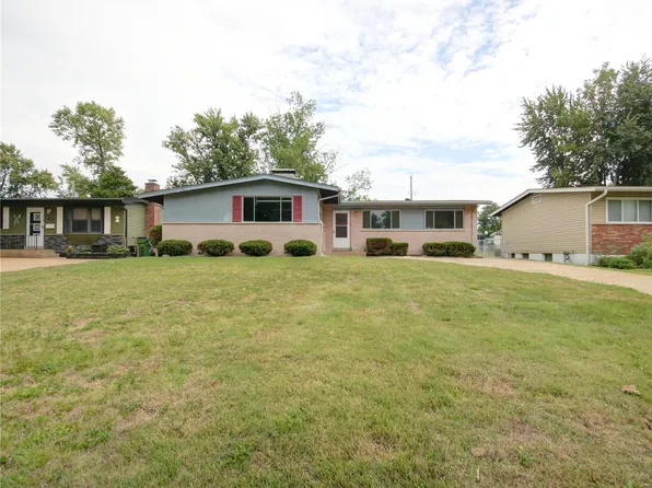 3330 Cavan Dr, Saint Ann, MO 63074