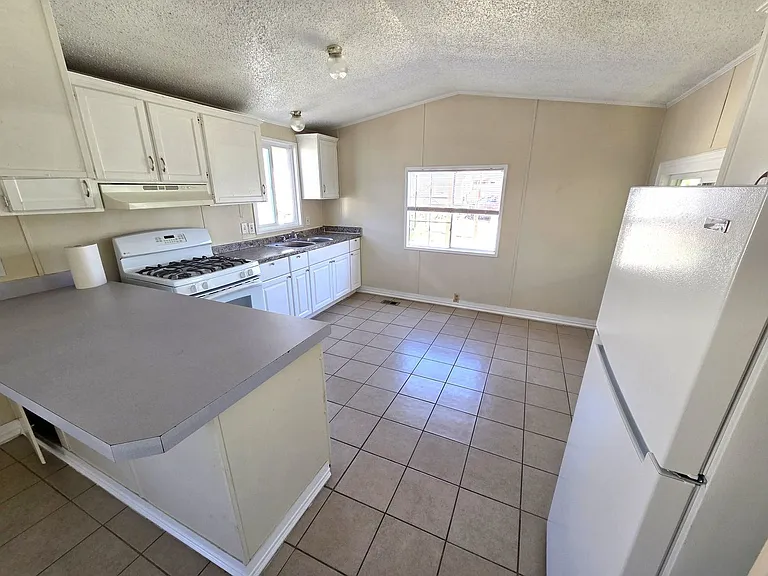 449 N Cambridge Ave — Photo 3