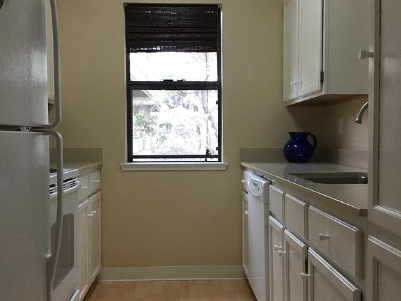 4th image of 86 Lakeshore Ct