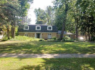 55 Foxhunt Ln, East Amherst, NY 14051