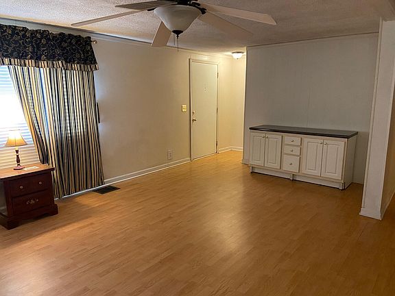 2nd image of 471 Clarence Dr