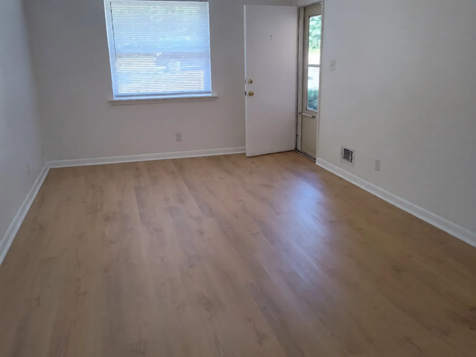 2 bed, $950 — Photo 2
