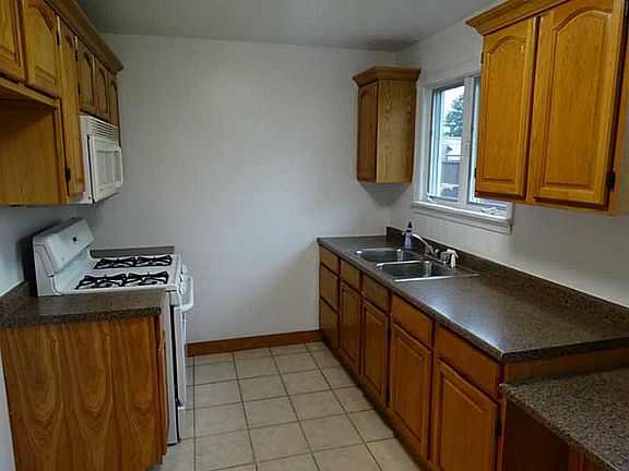 2nd image of 42 Lincoln Ave