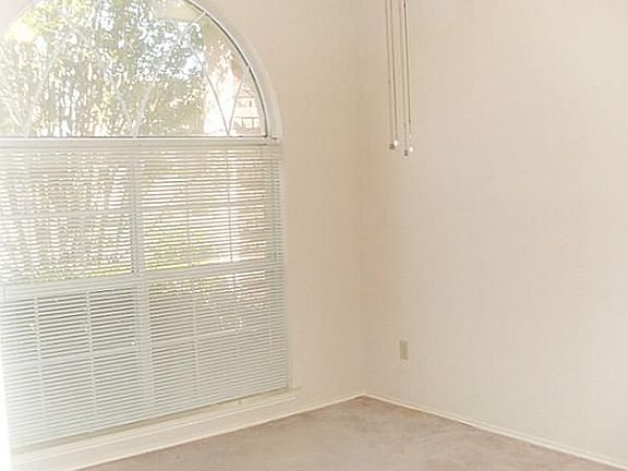 5th image of 6816 Greenleaf Dr