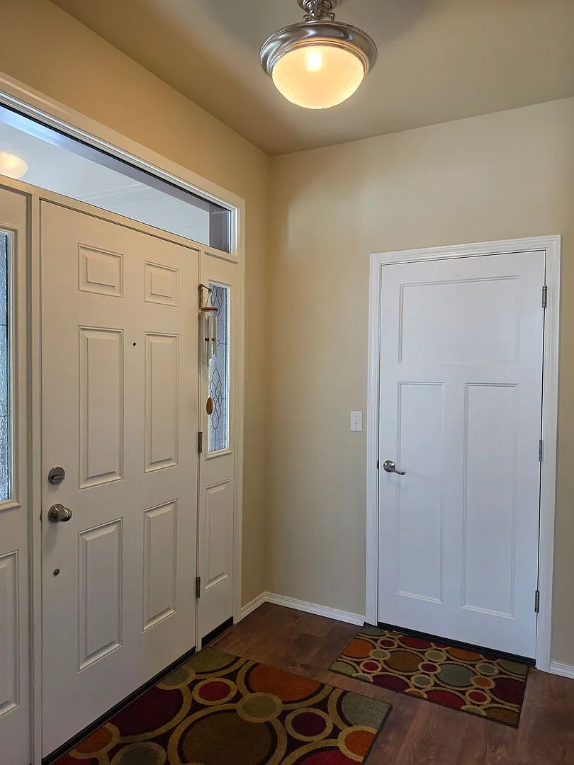 4 Bedroom Home in Liberty Hills! — Photo 2