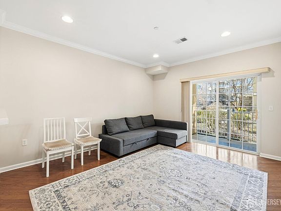 3rd image of 540 Cranbury Rd APT 107
