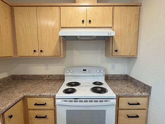 4th image of 1650 NW Highland Ave #B
