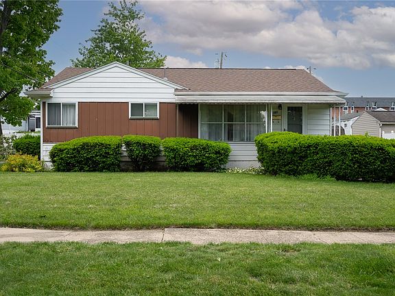 2nd image of 582 Travis Dr
