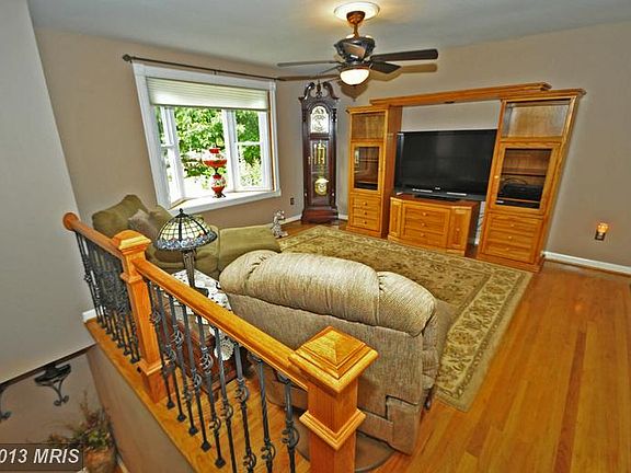 4th image of 727 Hillcrest Dr
