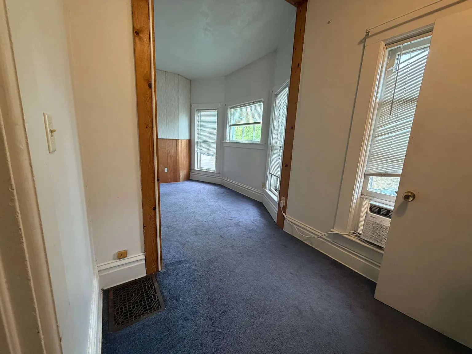 3 bed, 1.0 bath, 900 sqft, $335 — Photo 2