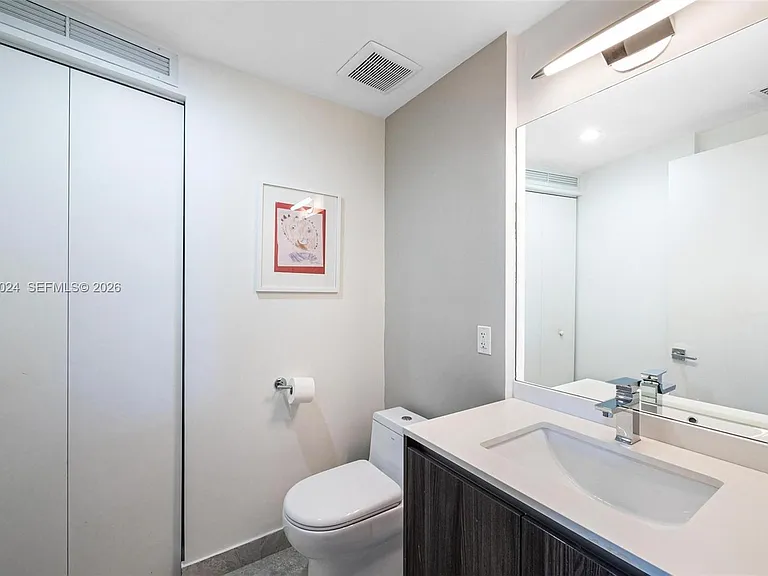488 NE 18th St #401 — Photo 16