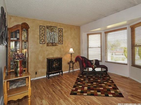 2nd image of 3218 W Flintbrook Cir