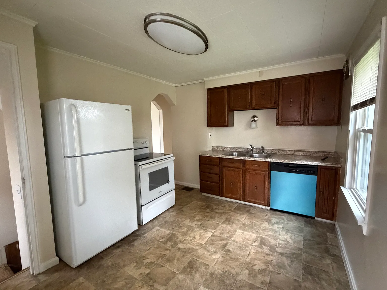 3 bed, 1102 sqft, $1,700 — Photo 3