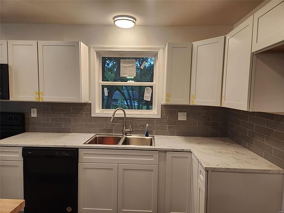 3rd image of 112 Kelly St