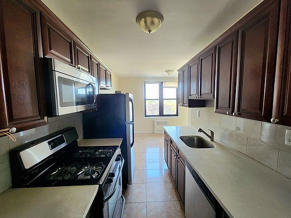 4th image of 145 Lincoln Ave APT 6S