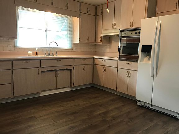 3rd image of 4833 Welton St