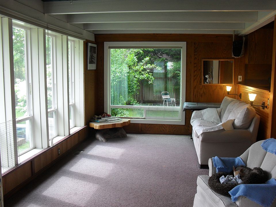 entrance from french door  