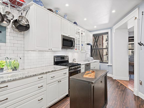 2nd image of 310 W 99th St APT 404