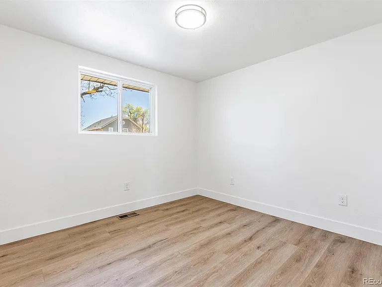363 S Ivy St — Photo 11
