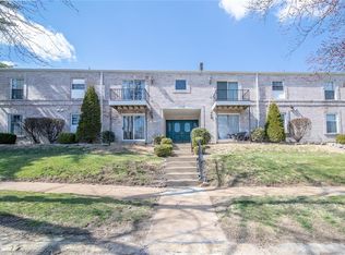 4347 Chateau De Ville Dr APT A, Saint Louis, MO 63129